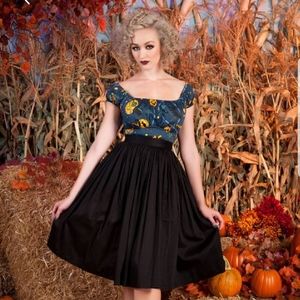 Pinupgirl clothing halloween lantern peasant top